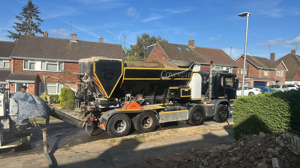 Volumetric Mixer Discharging into Pump Hopper Rickmansworth
